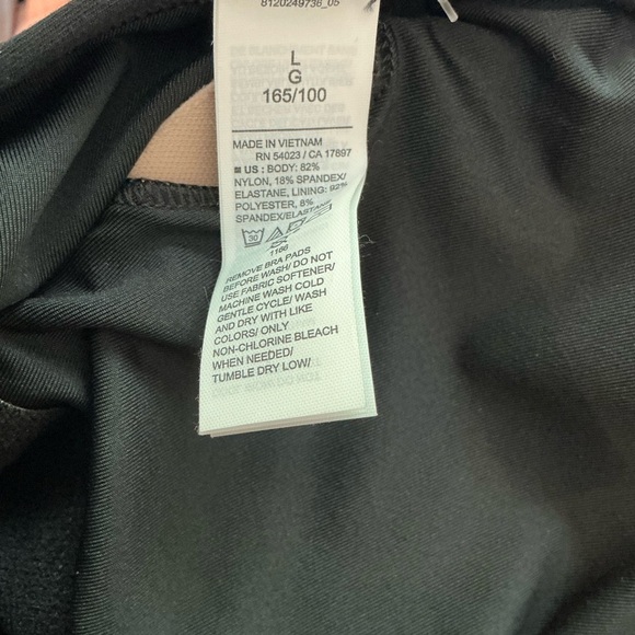 Old Navy Active Black Crop Top Size Large - Picture 6 of 8